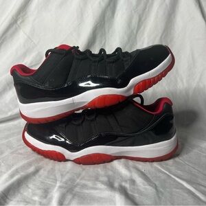 Size 12M Jordan 11 low Bred